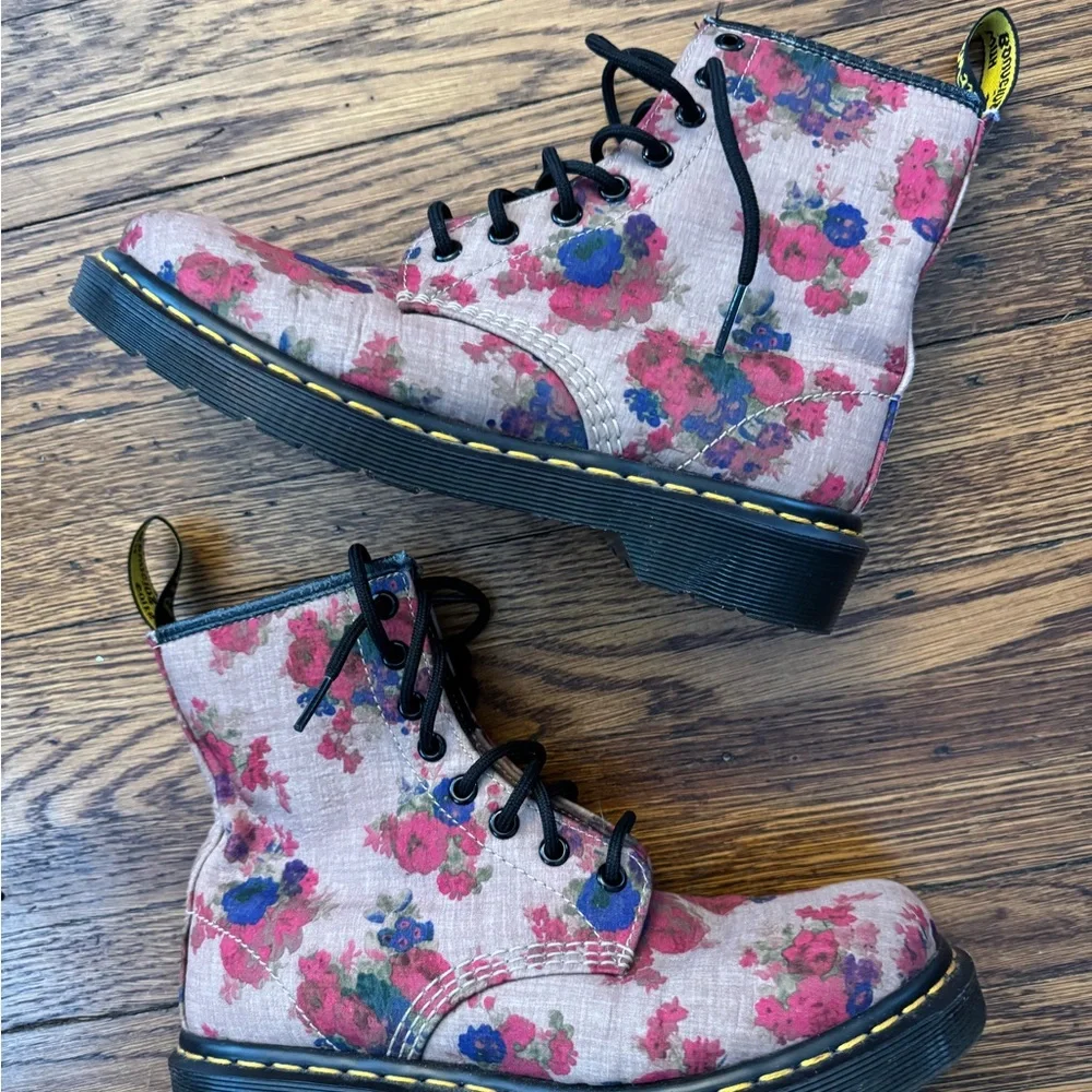 Dr. Martens Taupe Vintage Bouquet Castel (LIKE NEW) FIRM PRICE. Awesome boots! - Picture 2 of 16